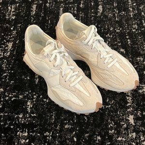 New Balance 327 Sneakers